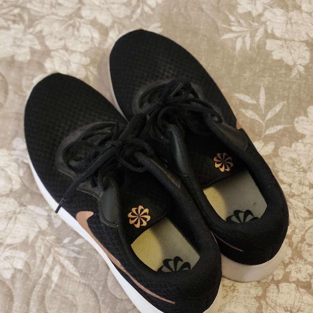 Nike Black Athletic Sneakers with Rose Gold Details